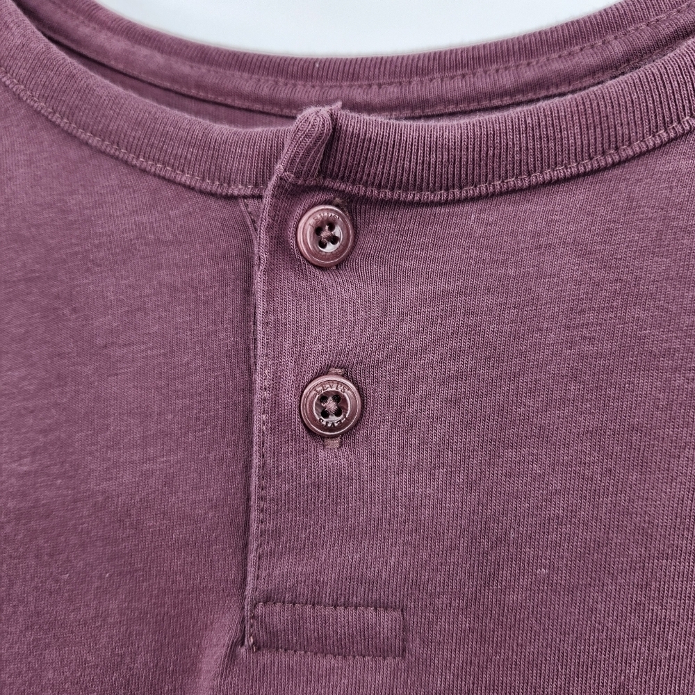 Levis Mens Standard Henley T-shirt Size Large Huckleberry Red Long Sleeve - Picture 5 of 9